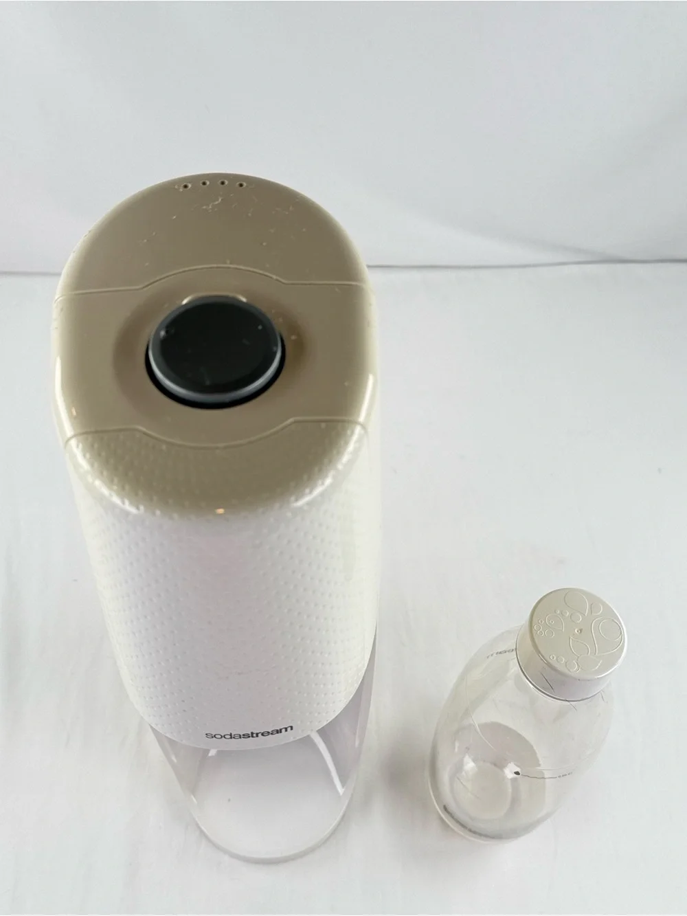 SodaStream Fizzi White Home Soda Maker with Bottle and CO2 Canister